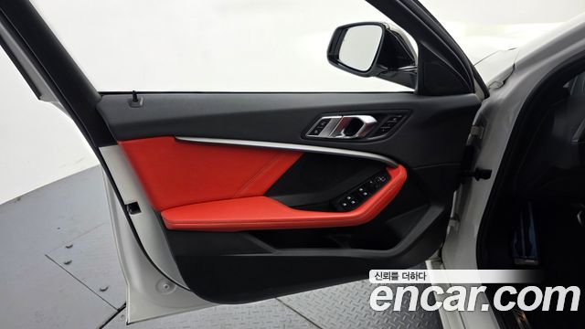BMW 1 Series (F40) M135i xDrive 2022 — фото 24