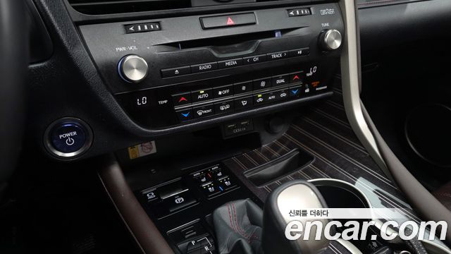 Lexus RX450h (IV) Executive 2022 — фото 21
