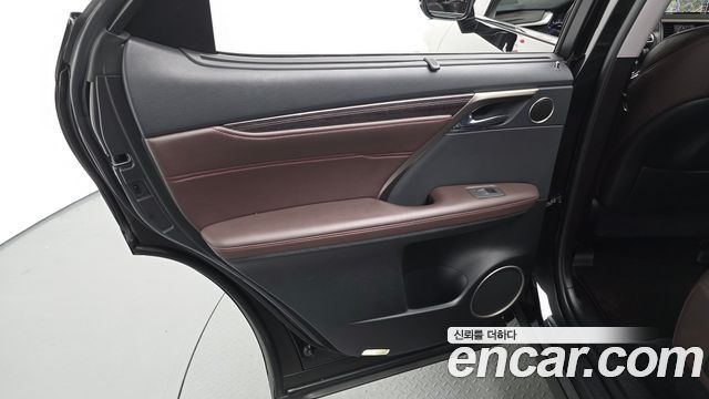 Lexus RX450h (IV) Executive 2022 — фото 31