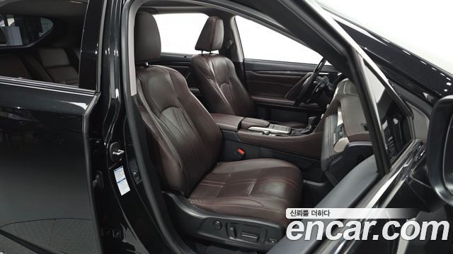 Lexus RX450h (IV) Executive 2022 — фото 32