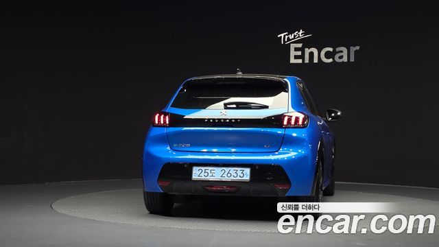Peugeot e-208 (II) GT 2021 — фото 4