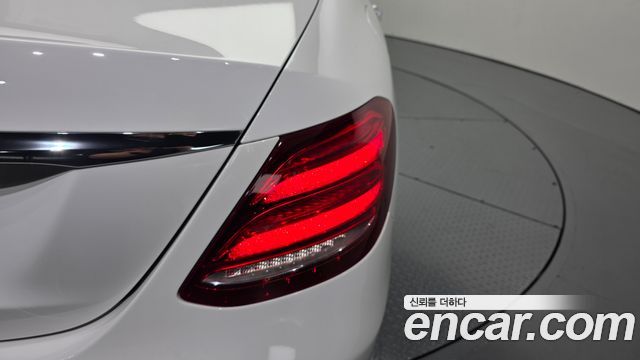 Mercedes-Benz E-Class (W213) E220d Exclusive 2017 — фото 23