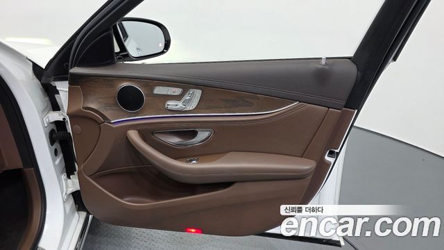 Mercedes-Benz E-Class (W213) E220d Exclusive 2017 — фото 25