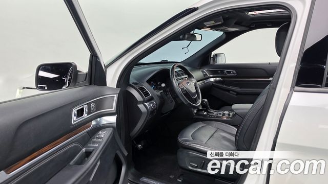 Ford Explorer 2.3 Limited 4WD 5th 2019 — фото 10