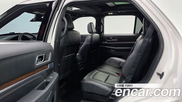 Ford Explorer 2.3 Limited 4WD 5th 2019 — фото 15
