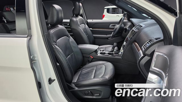 Ford Explorer 2.3 Limited 4WD 5th 2019 — фото 19