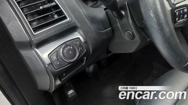 Ford Explorer 2.3 Limited 4WD 5th 2019 — фото 22