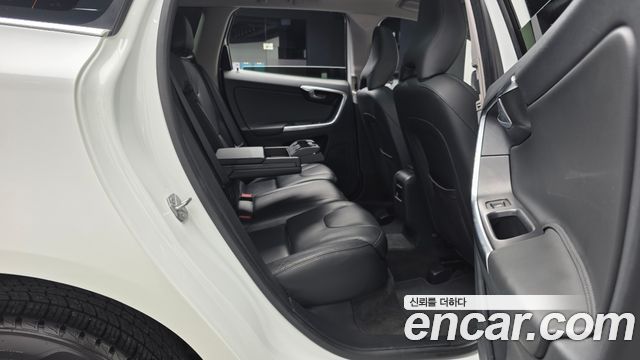 Volvo XC60 D3 1st 2017 — фото 12