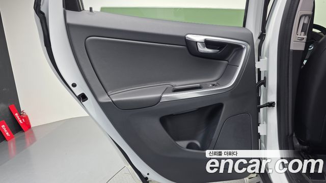 Volvo XC60 D3 1st 2017 — фото 25