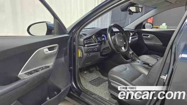 Kia Niro 1.6 HEV Luxury 2020 — фото 10