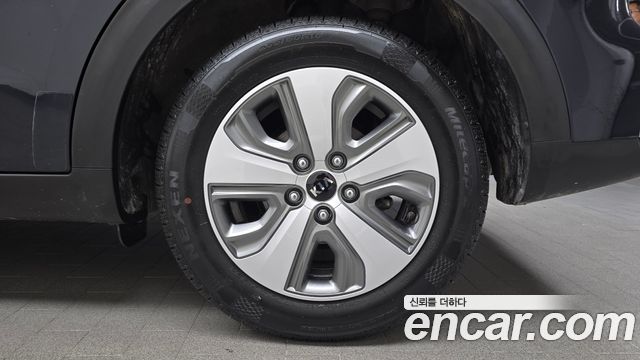 Kia Niro 1.6 HEV Luxury 2020 — фото 21