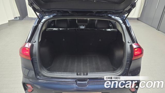 Kia Niro 1.6 HEV Luxury 2020 — фото 27
