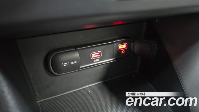 Kia Niro 1.6 HEV Luxury 2020 — фото 28