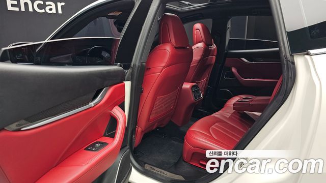 Maserati Levante 3.0 AWD GranSport 2018 — фото 12