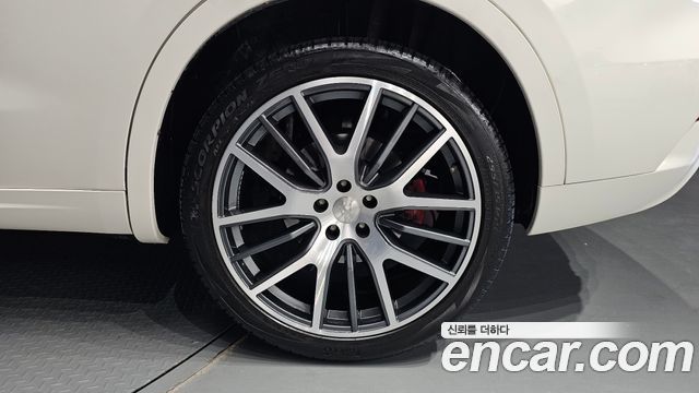 Maserati Levante 3.0 AWD GranSport 2018 — фото 21