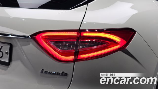 Maserati Levante 3.0 AWD GranSport 2018 — фото 23