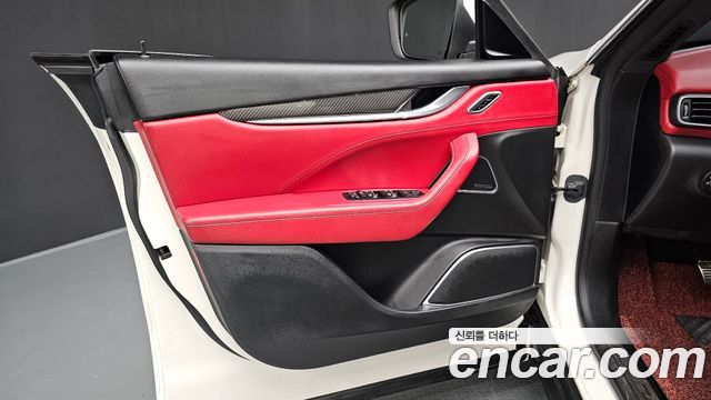 Maserati Levante 3.0 AWD GranSport 2018 — фото 24