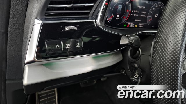 Audi Q8 (4M) 50 TDI Quattro Premium 2020 — фото 27