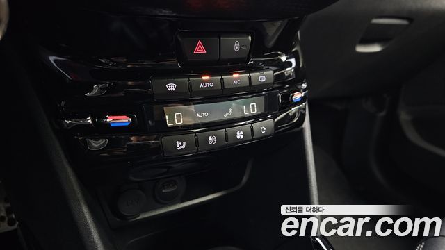Peugeot 2008 1.6 BlueHDi Feline 2017 — фото 19