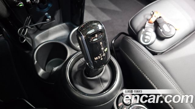 MINI Cooper S 5Door Classic Third Generation 2022 — фото 9