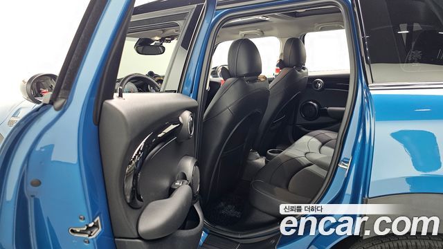 MINI Cooper S 5Door Classic Third Generation 2022 — фото 15