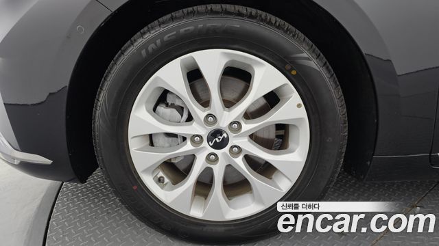 Kia K8 2.5 Gasoline 2WD Noblesse 2022 — фото 5