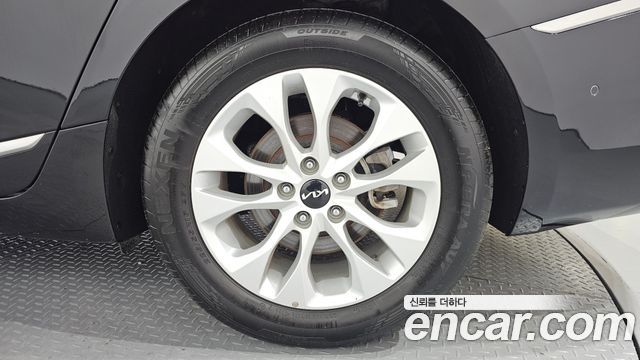 Kia K8 2.5 Gasoline 2WD Noblesse 2022 — фото 21