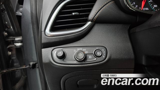 Chevrolet Trax 1.4 Premier 2020 — фото 17