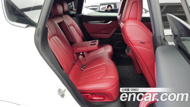 Maserati Levante 3.0 AWD GranSport 2018 — фото 11