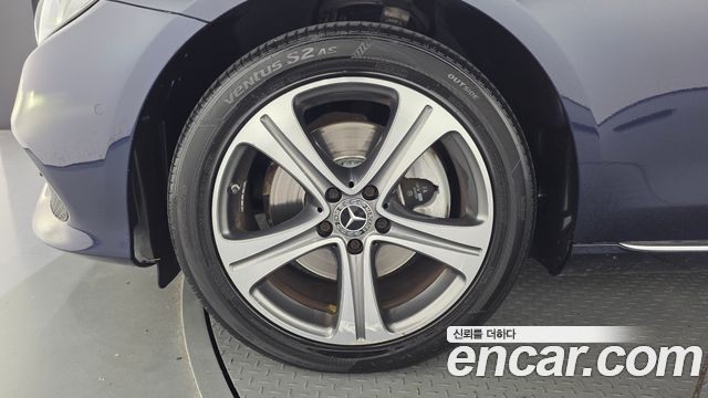 Mercedes-Benz E-Class (W213) E220d Avantgarde 2019 — фото 5