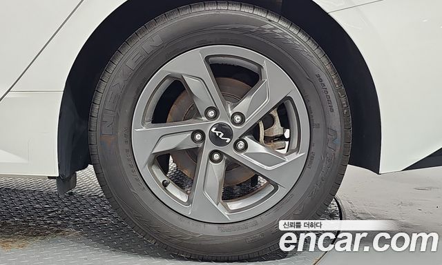 Kia K5 (III) 2.0 LPI(Renter car) Strandard 2023 — фото 21