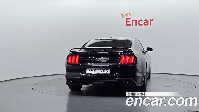 Ford Mustang Coupe 2018 — фото 4