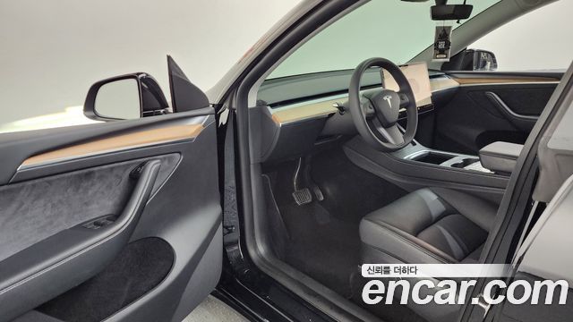 Tesla Model Y RWD 2023 — фото 10