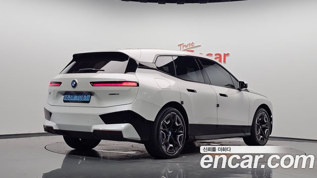 BMW iX xDrive50 Sports Plus 2022 — фото 2