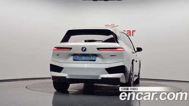 BMW iX xDrive50 Sports Plus 2022 — фото 4