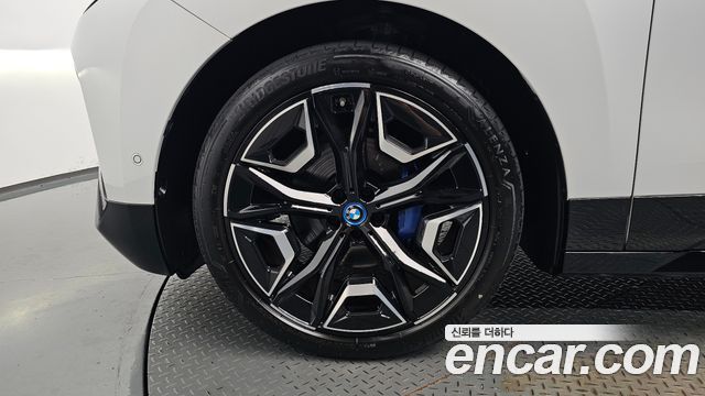 BMW iX xDrive50 Sports Plus 2022 — фото 5