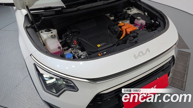 Kia Niro Prestige 2023 — фото 6