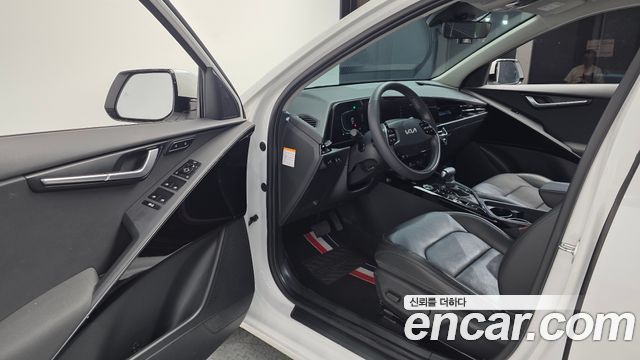 Kia Niro Prestige 2023 — фото 10