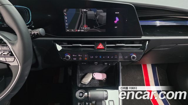 Kia Niro Prestige 2023 — фото 14