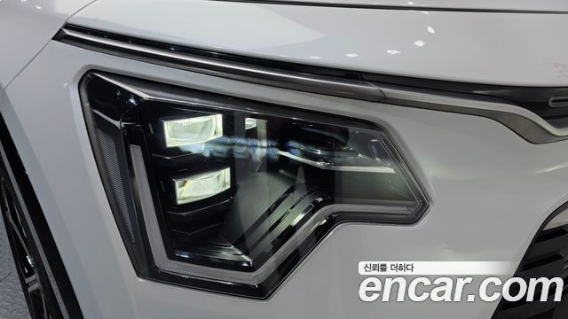 Kia Niro Prestige 2023 — фото 22