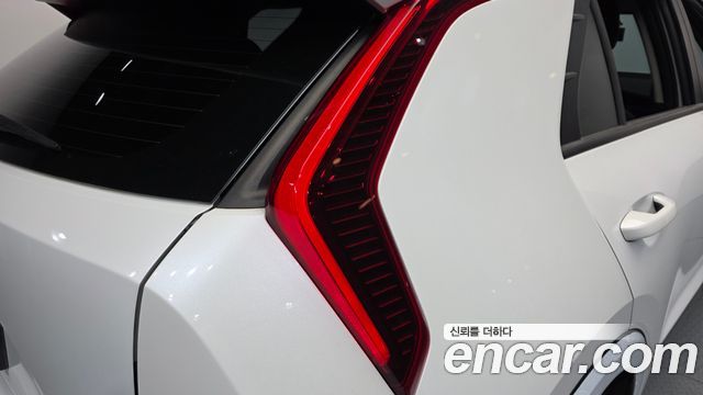 Kia Niro Prestige 2023 — фото 23