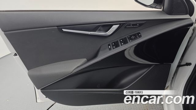 Kia Niro Prestige 2023 — фото 24