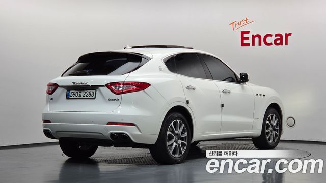 Maserati Levante 3.0 AWD GranLusso 2018 — фото 2