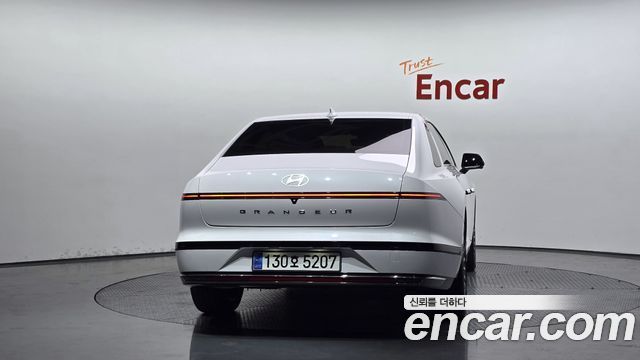Hyundai Grandeur Hybrid (GN7) Calligraphy 2023 — фото 4