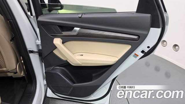 Audi Q5 (FY) 45 TFSI Quattro Premium 2023 — фото 25