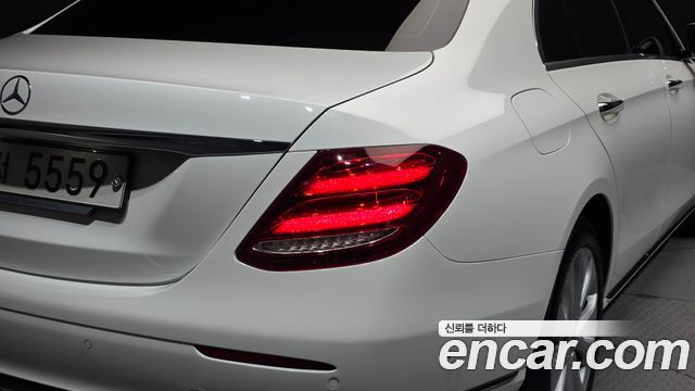 Mercedes-Benz E-Class (W213) E220d Exclusive 2018 — фото 23