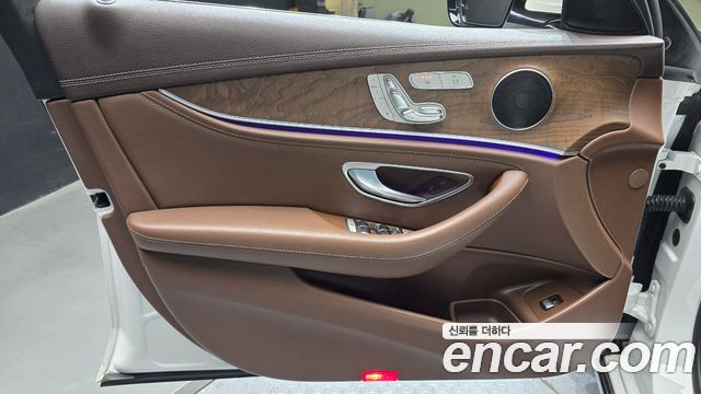Mercedes-Benz E-Class (W213) E220d Exclusive 2018 — фото 24