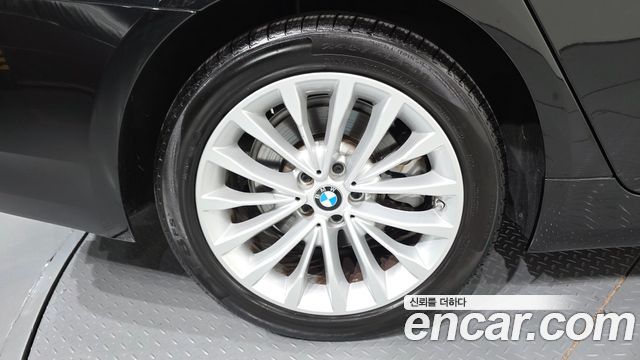 BMW 5 Series (G30) 520i Luxury 2023 — фото 5