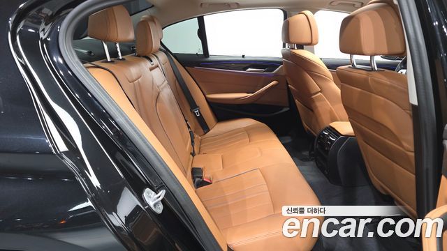 BMW 5 Series (G30) 520i Luxury 2023 — фото 16
