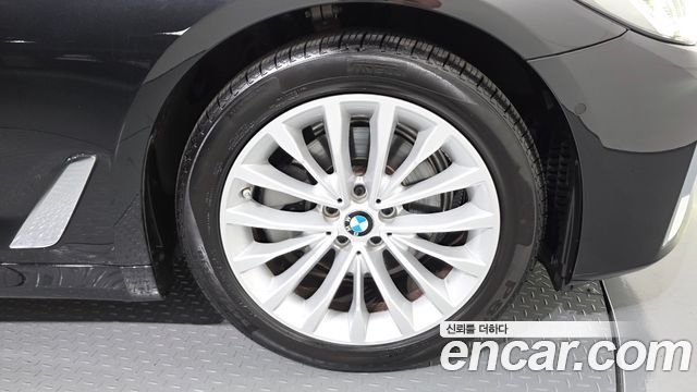 BMW 5 Series (G30) 520i Luxury 2023 — фото 27